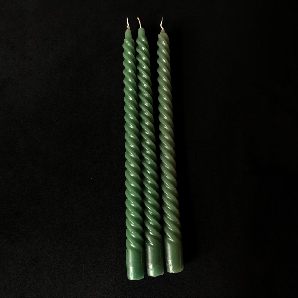 🔥 Classic Green Spiral Twist Taper Candles - Set of 3 🔥